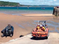 Inshore lifeboat assists rubber dinghy