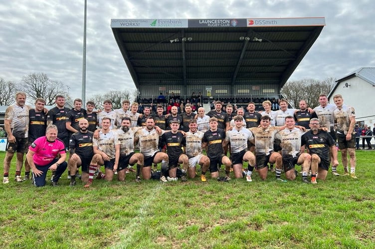 Both teams along with referee Jon Perry.