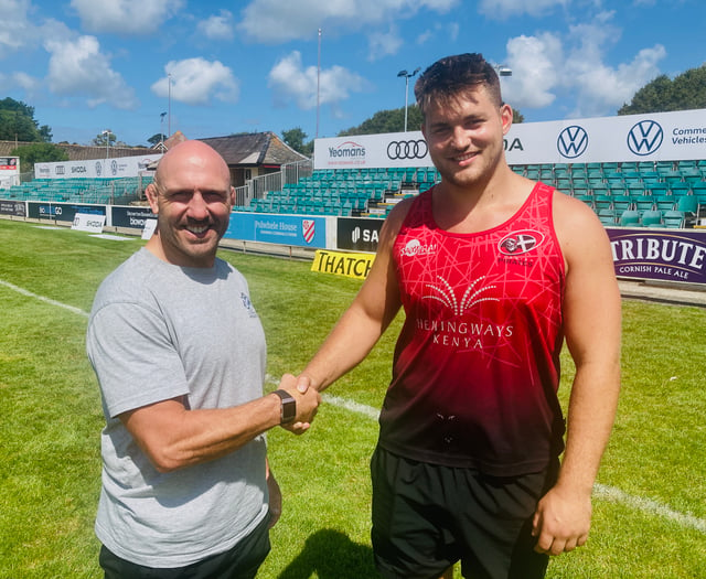 Pirates sign Cornish lock Hallam