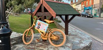 Bude glittered with gold to raise awareness for childhood cancer