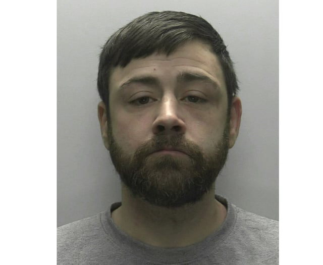 Police make appeal for wanted man from Liskeard